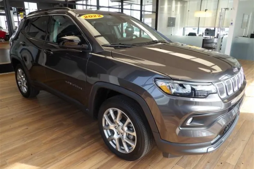 2022 Jeep Compass Latitude Lux photo 1