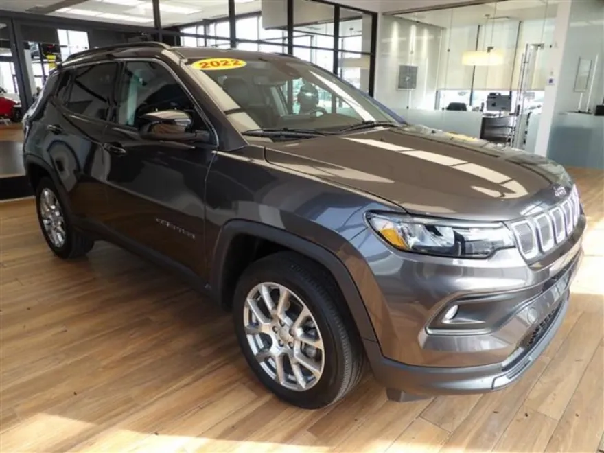 2022 Jeep Compass Latitude Lux photo 1