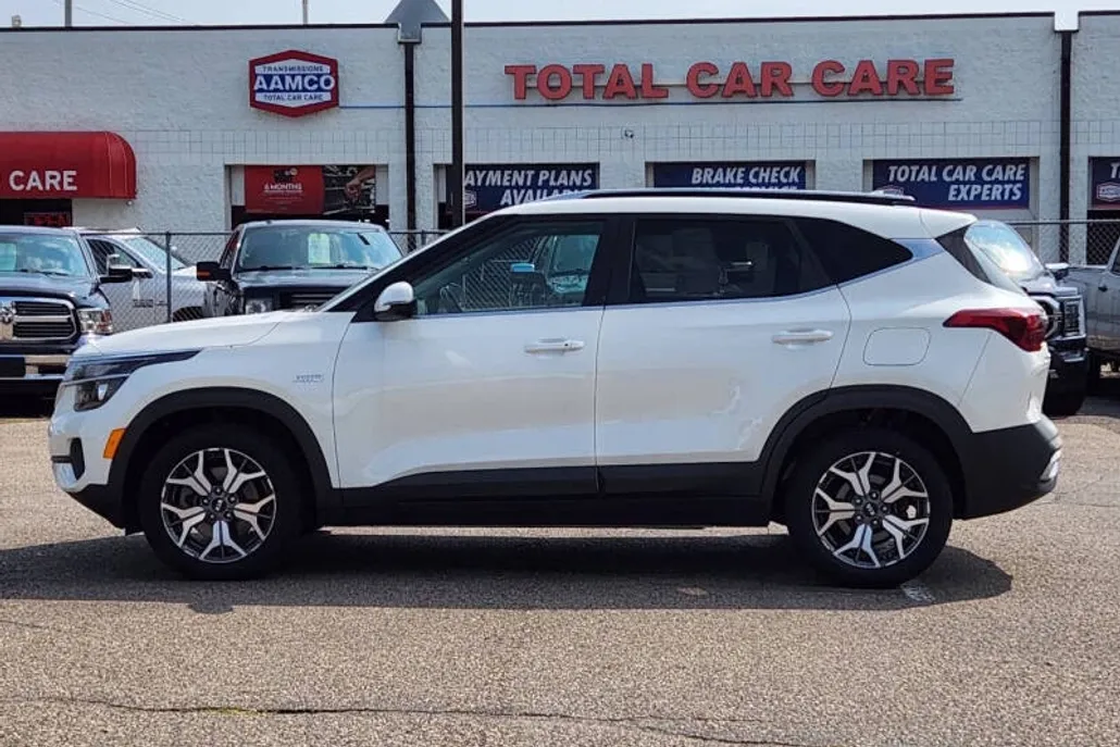 2021 Kia Seltos EX photo 1