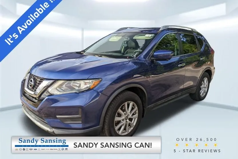 2017 Nissan Rogue SV photo 1