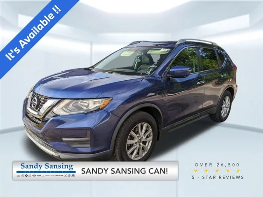 2017 Nissan Rogue SV photo 1