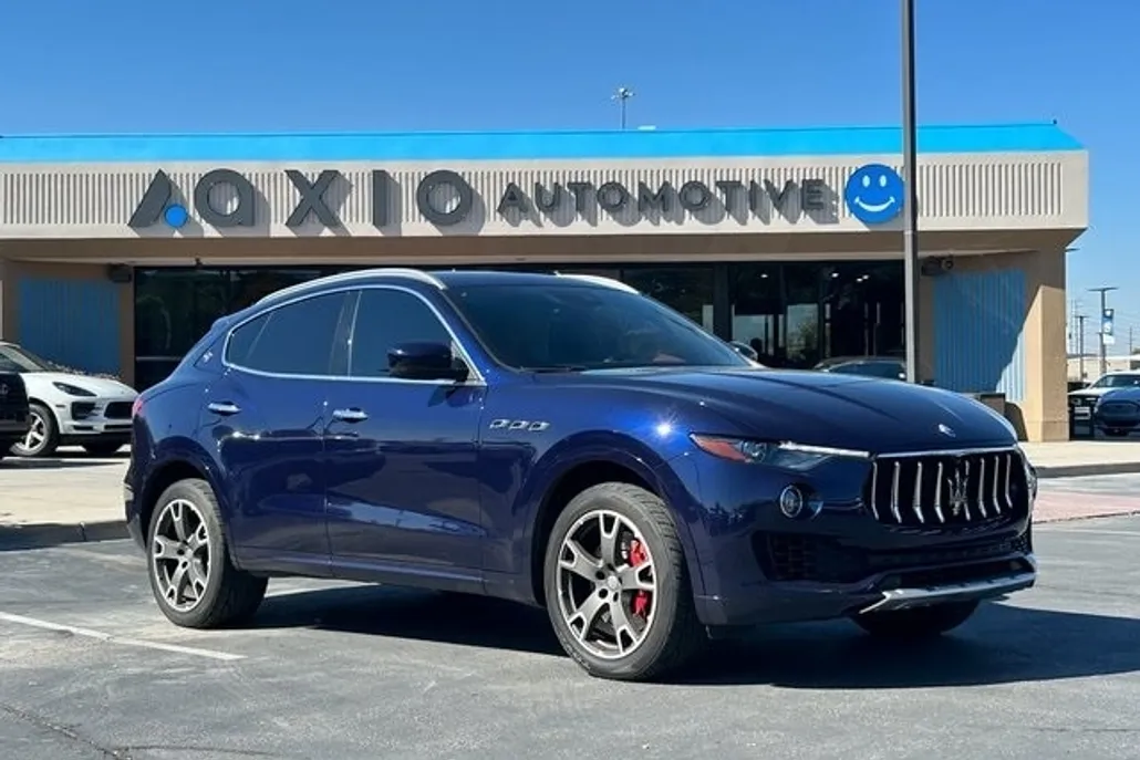 2017 Maserati Levante S photo 1