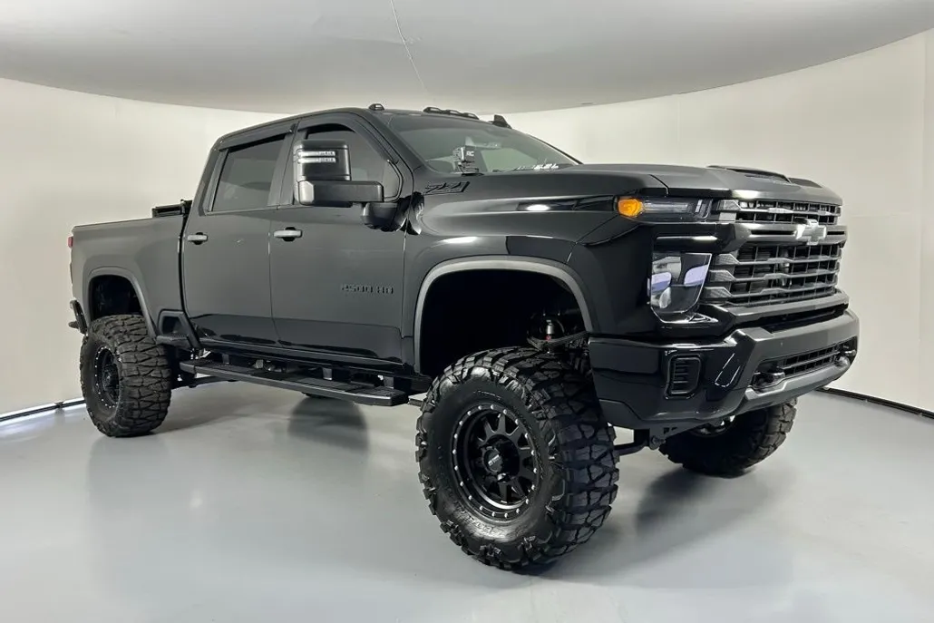2024 Chevrolet Silverado 2500HD Custom photo 1