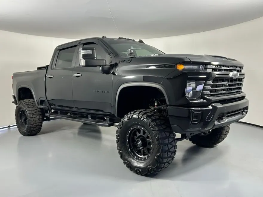 2024 Chevrolet Silverado 2500HD Custom photo 1