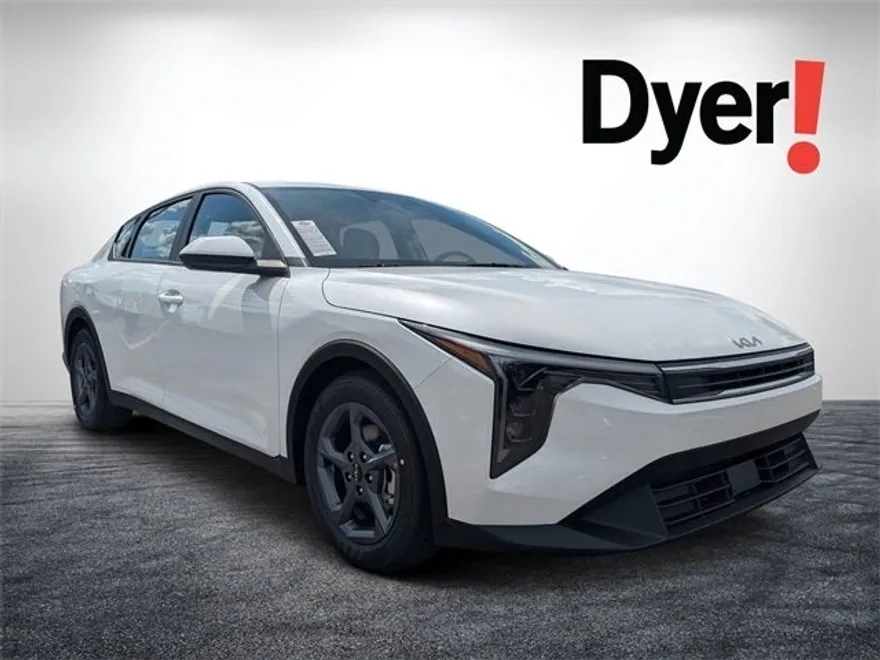 2025 Kia K4 LXS photo 1