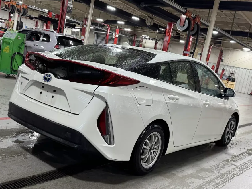 2018 Toyota Prius Prime Plus photo 1