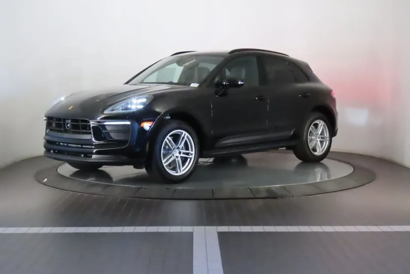 2026 Porsche Macan Base photo 1