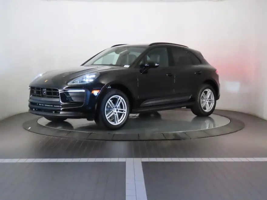 2026 Porsche Macan Base photo 1