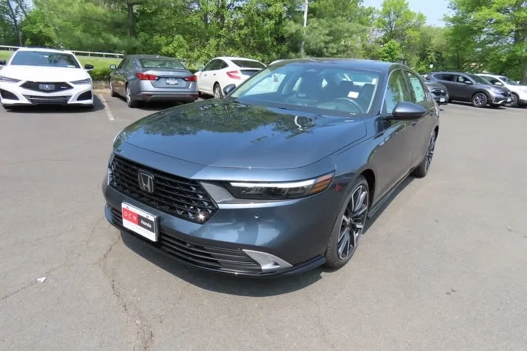2025 Honda Accord Hybrid Touring photo 1