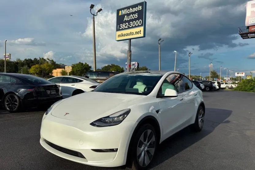 2023 Tesla Model Y Long Range photo 1
