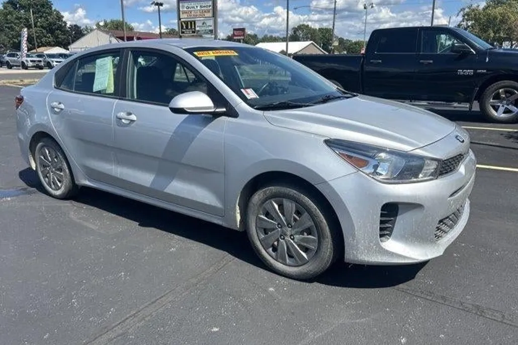 2019 Kia Rio S photo 1