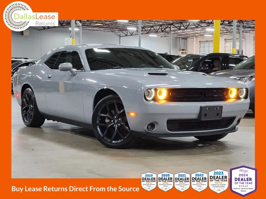 2022 Dodge Challenger SXT photo 1