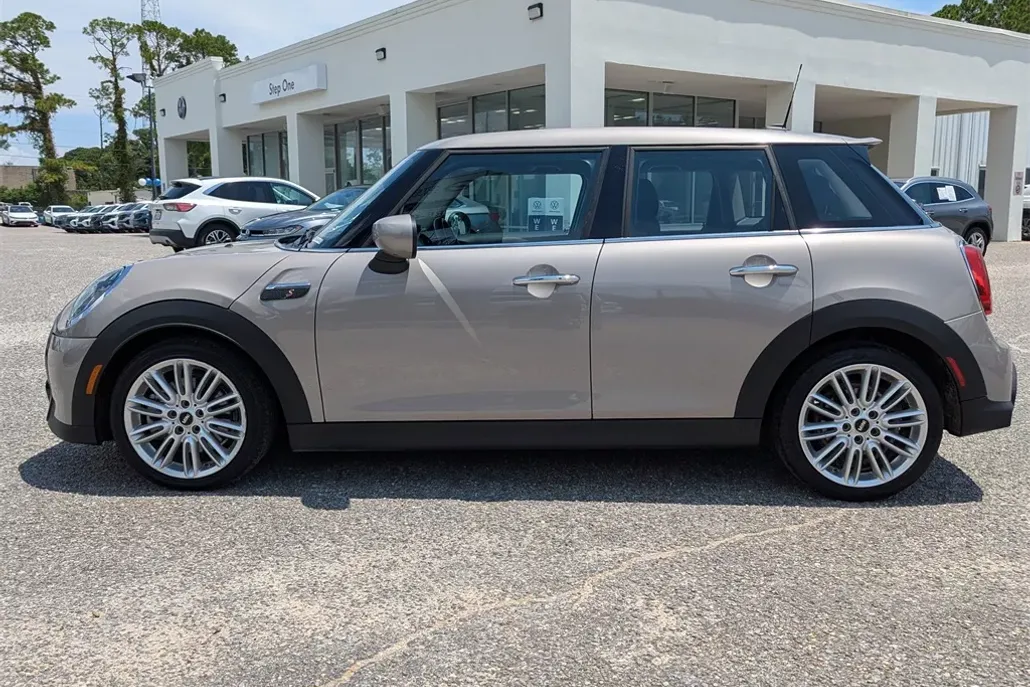 2024 Mini Cooper Hardtop Signature photo 1
