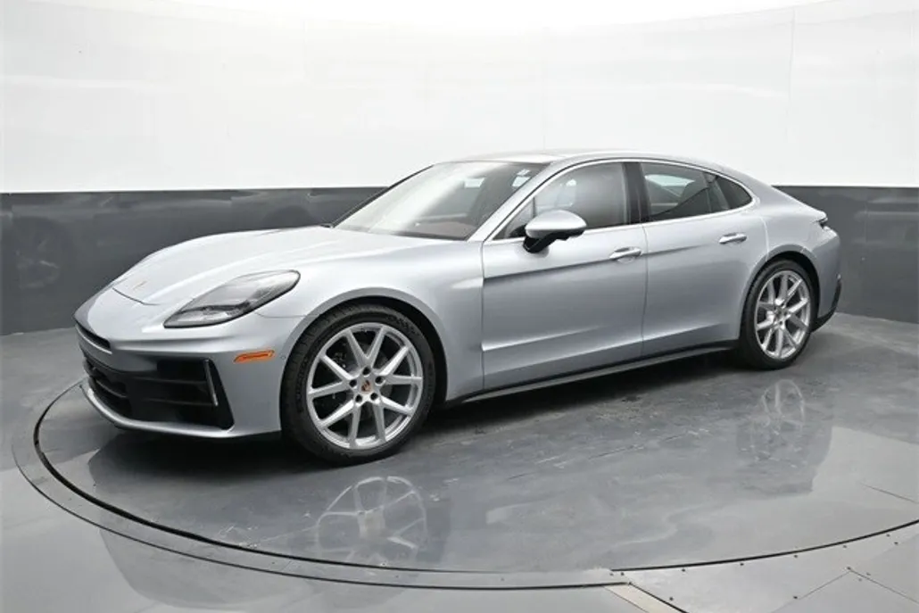 2025 Porsche Panamera 4 photo 1
