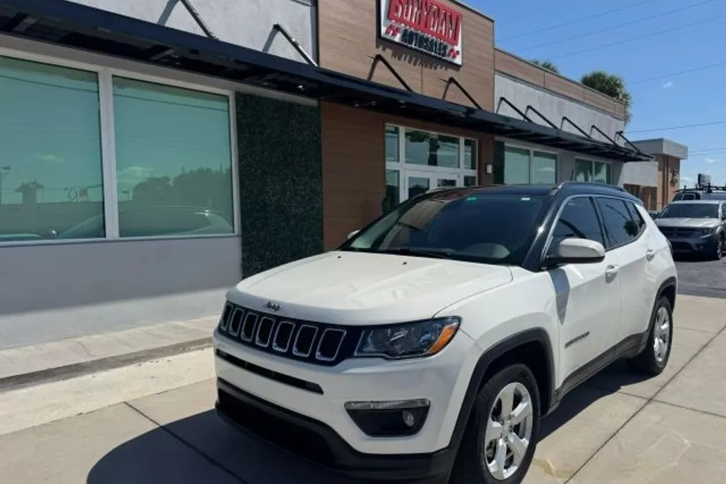 2020 Jeep Compass Latitude Sport photo 1