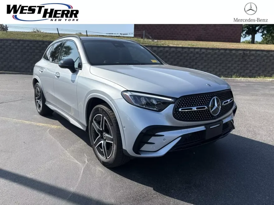 2025 Mercedes Benz GLC 300 4MATIC photo 1