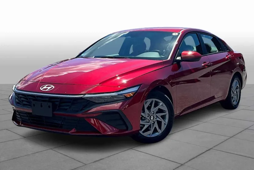 2024 Hyundai Elantra SEL photo 1