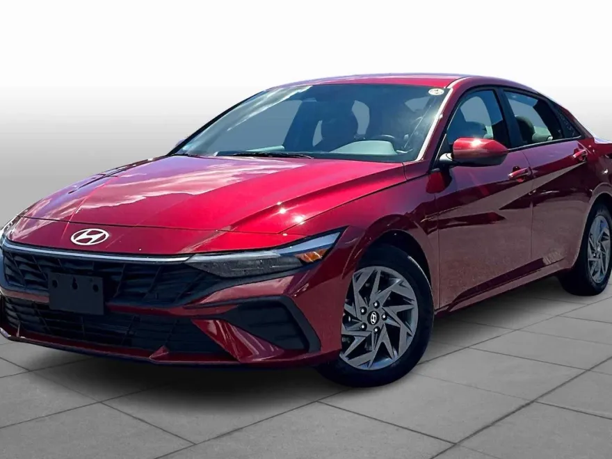 2024 Hyundai Elantra SEL photo 1