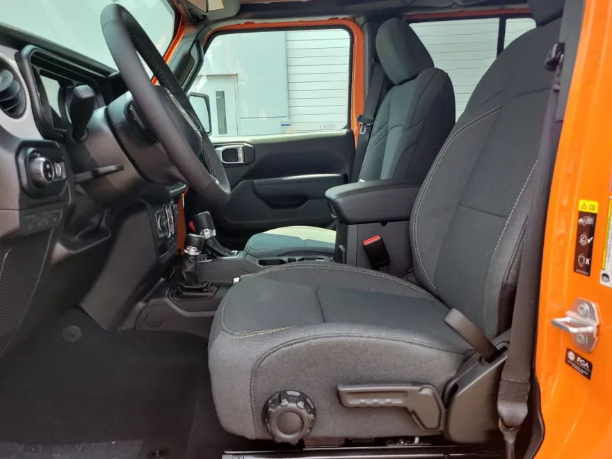 2025 Jeep Gladiator Sport S photo 1