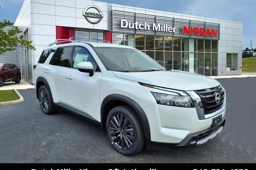 2025 Nissan Pathfinder SL photo 1