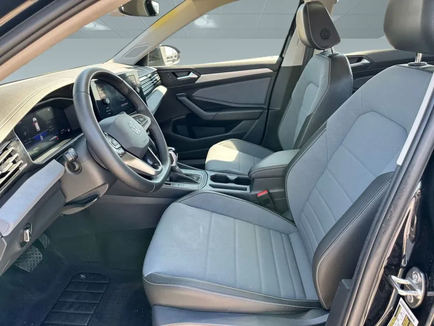 2025 Volkswagen Jetta SE photo 1