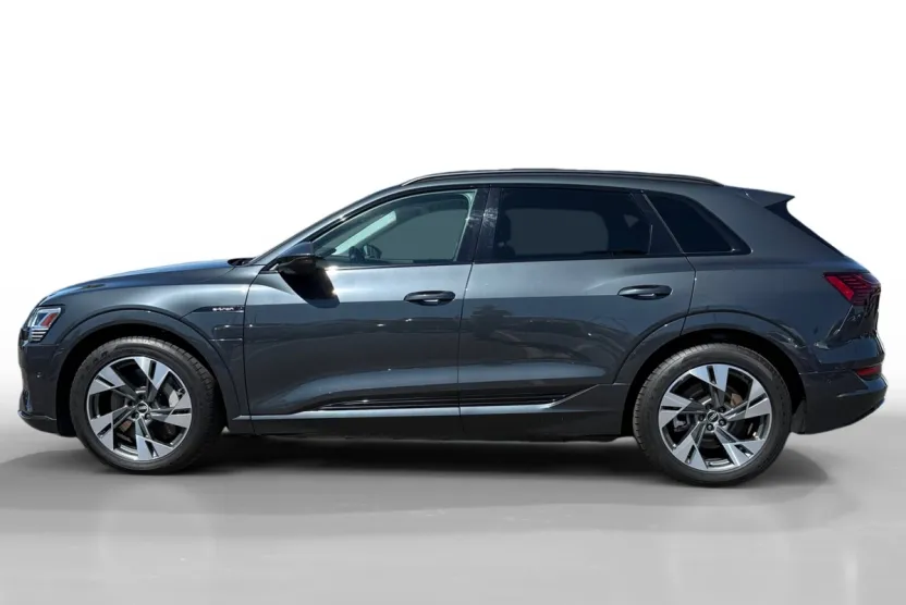 2021 Audi e-tron Premium photo 1