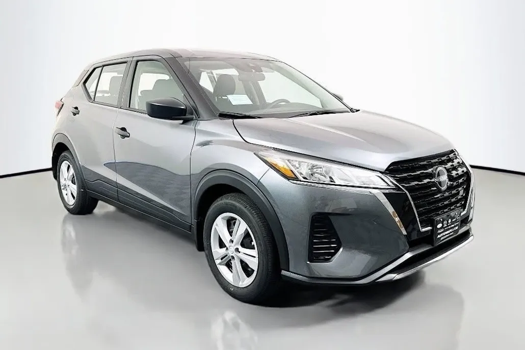 2025 Nissan Kicks Play S photo 1