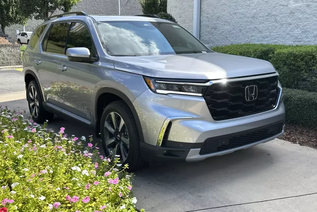 2025 Honda Pilot Touring photo 1