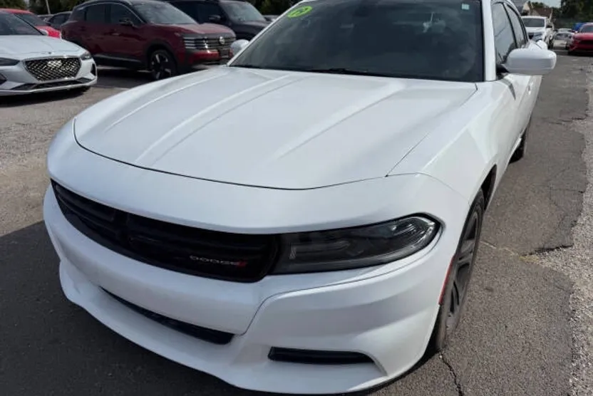2019 Dodge Charger SXT photo 1