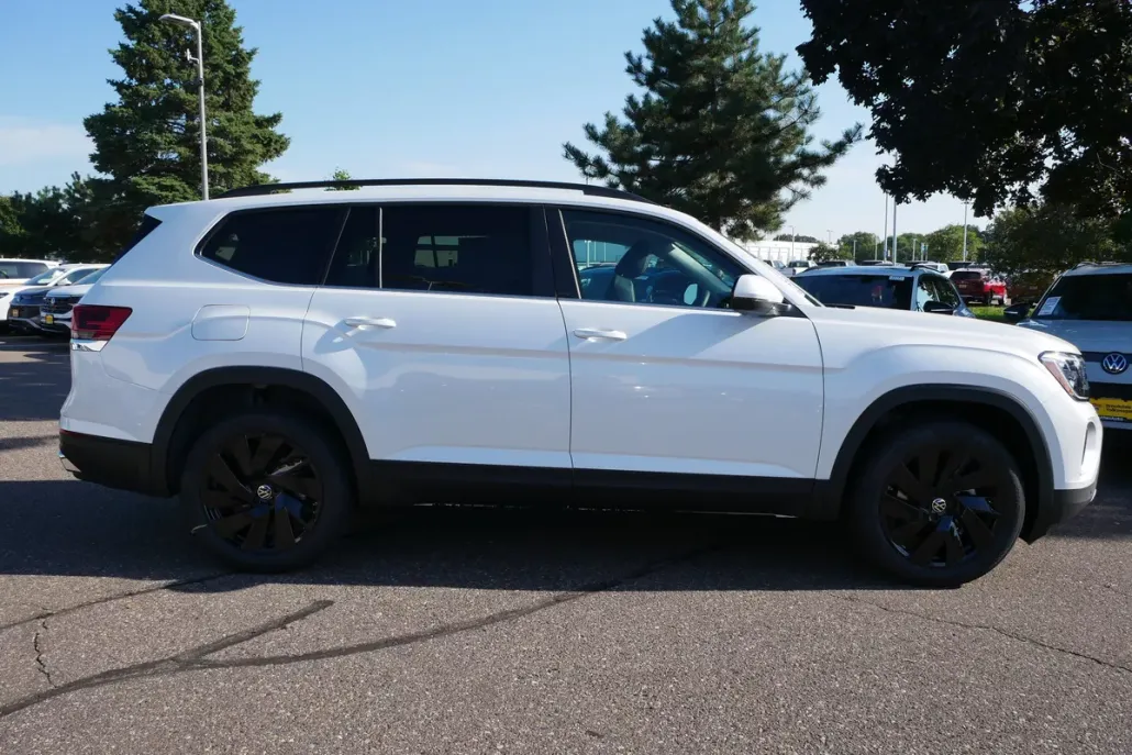 2026 Volkswagen Atlas SE Technology photo 1