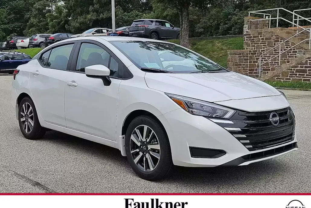 2025 Nissan Versa SV photo 1