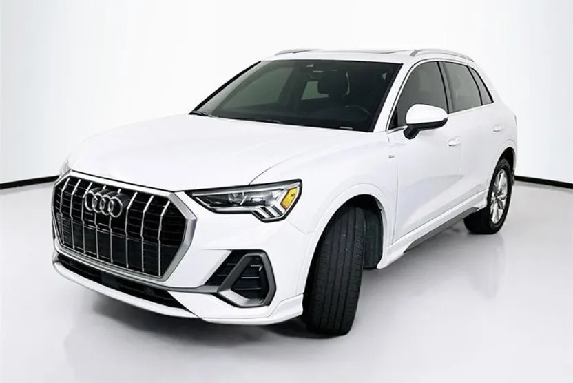 2023 Audi Q3 S line Premium Plus photo 1