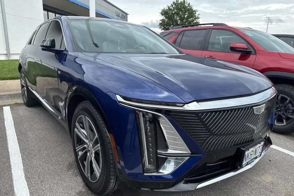 2024 Cadillac Lyriq Luxury photo 1