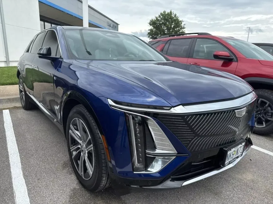 2024 Cadillac Lyriq Luxury photo 1