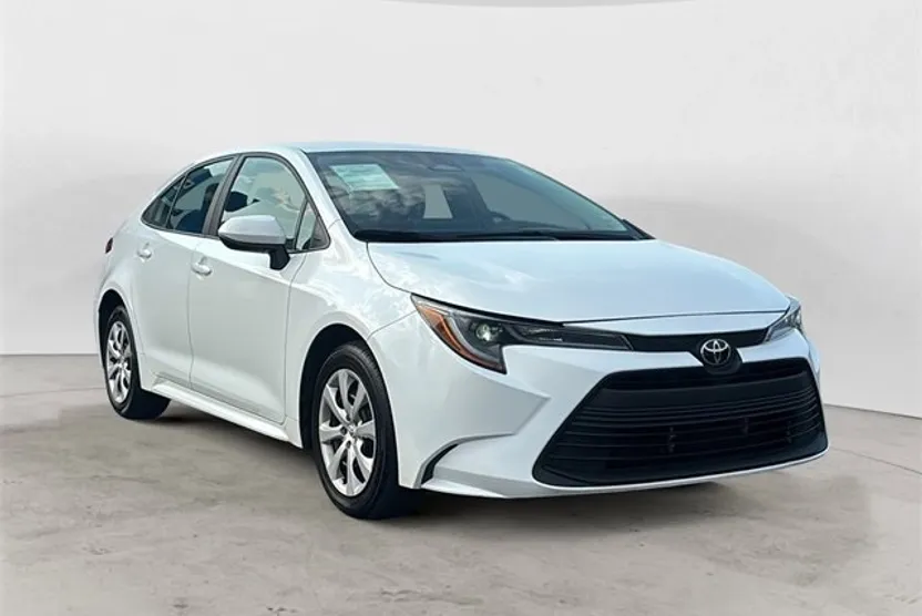 2024 Toyota Corolla LE photo 1