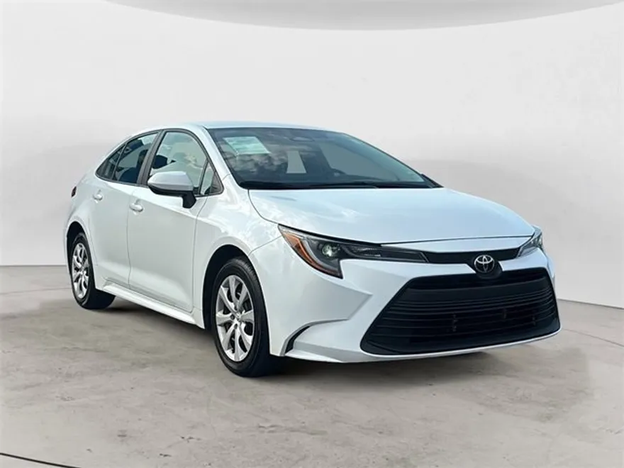 2024 Toyota Corolla LE photo 1