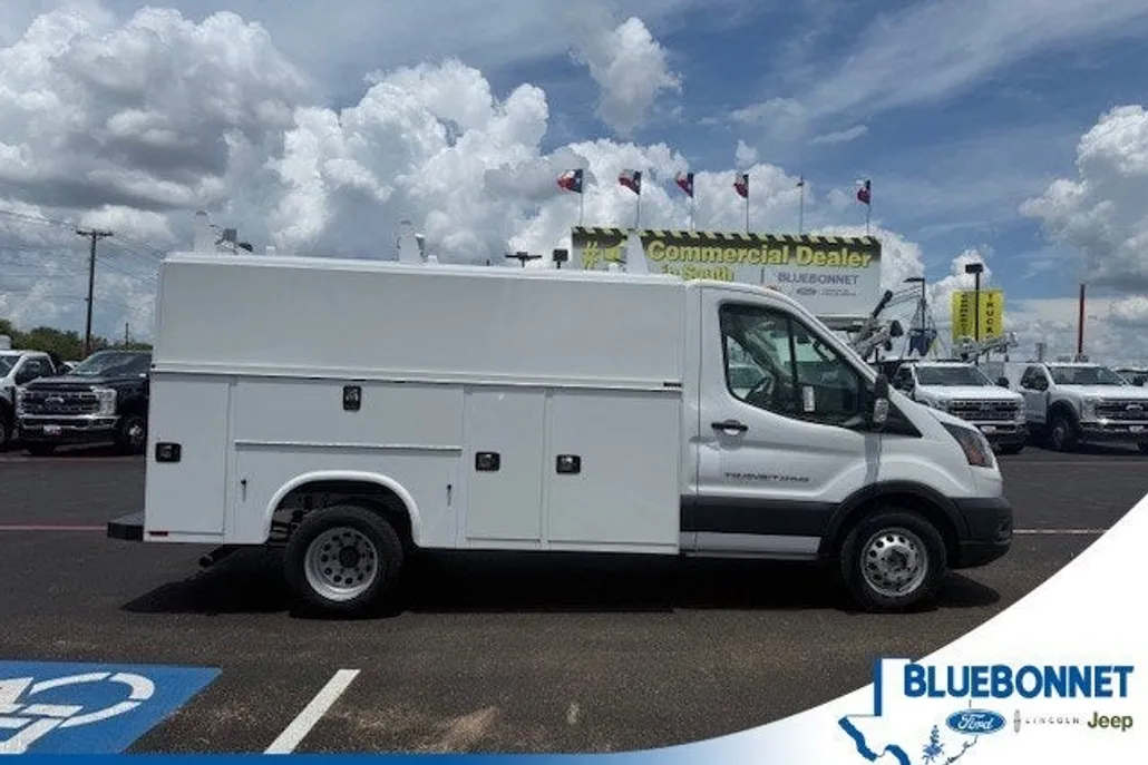 2024 Ford Transit Cutaway photo 1