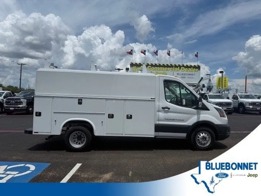 2024 Ford Transit Cutaway photo 1