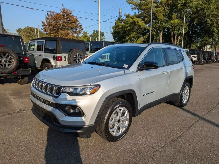 2025 Jeep Compass Latitude photo 1