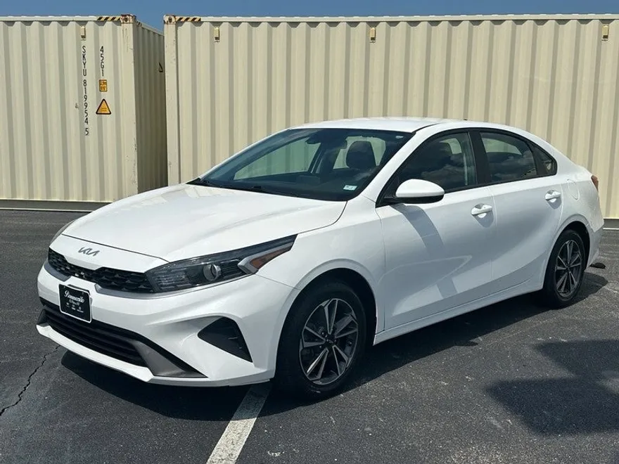 2022 Kia Forte LXS photo 1