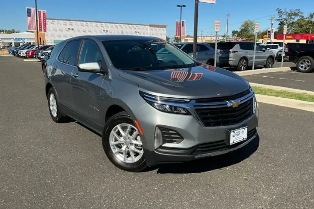 2024 Chevrolet Equinox LT photo 1