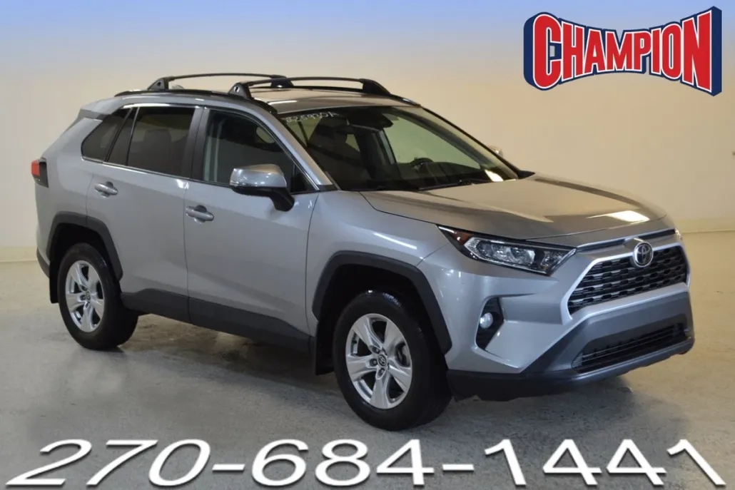 2021 Toyota RAV4 XLE photo 1
