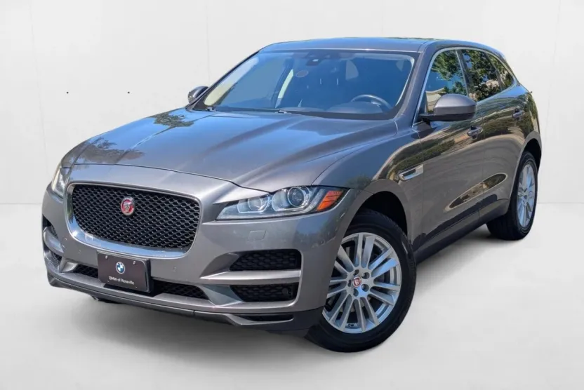2017 Jaguar F-PACE Prestige photo 1