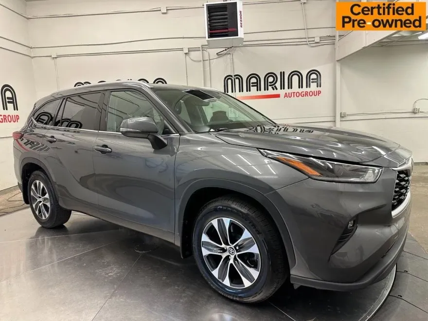2021 Toyota Highlander XLE photo 1