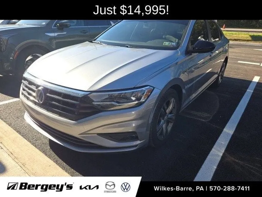 2020 Volkswagen Jetta R-Line photo 1