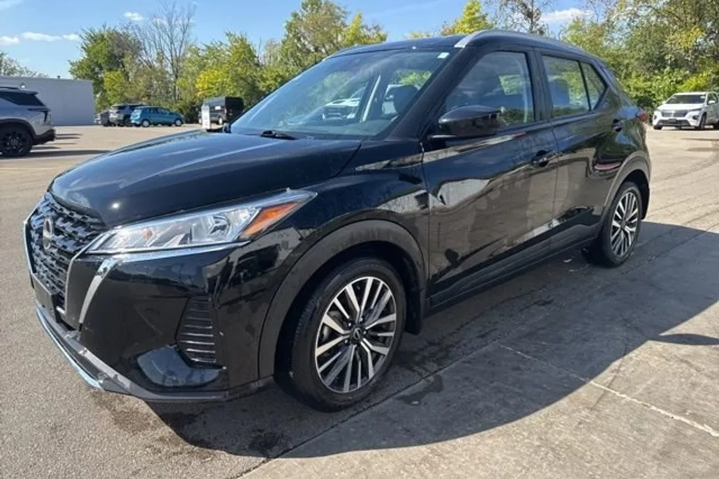 2023 Nissan Kicks SV photo 1