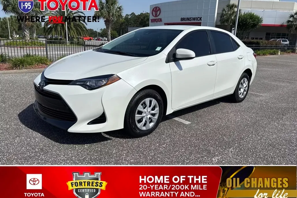 2017 Toyota Corolla LE Eco photo 1