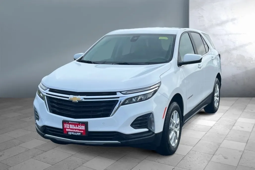 2024 Chevrolet Equinox LT photo 1