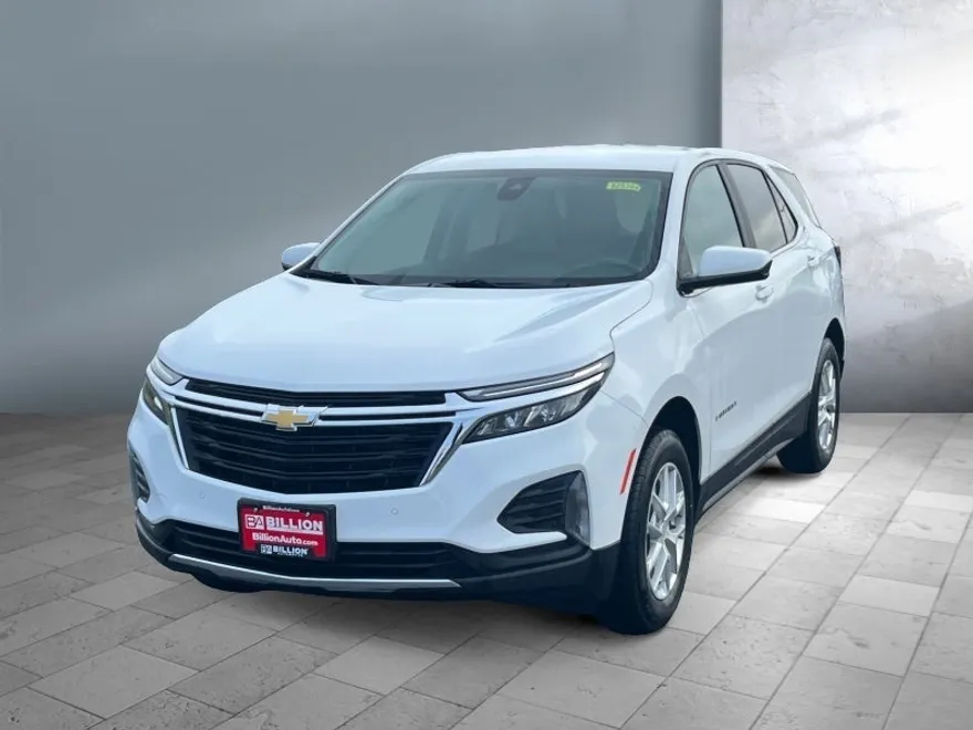2024 Chevrolet Equinox LT photo 1