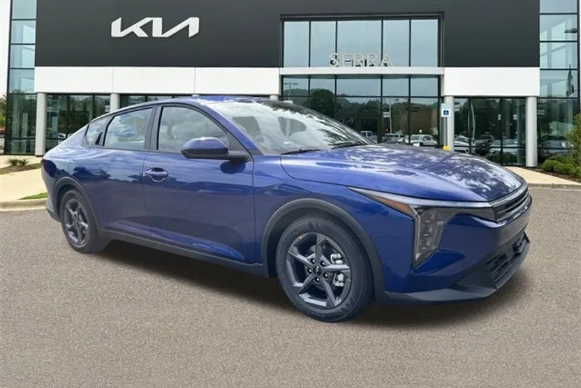 2025 Kia K4 LXS photo 1